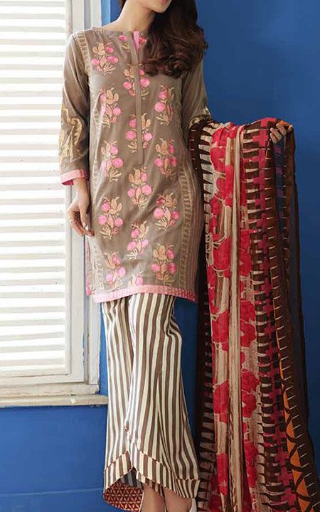 Impressive Collection of Pakistani Lawn Suits That You Should not Miss